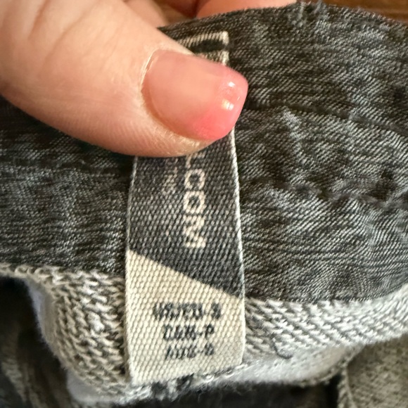 Volcom Charcoal Knit Shorts for men size Small with tie waist - Picture 5 of 9